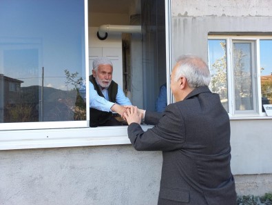Baskan Öztürk'ten Mesai Sonrasi 'Çat Kapi' Ev Ziyaretleri
