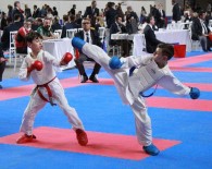 Karate Türkiye Sampiyonasi'nin Açilis Seremonisi Yapildi