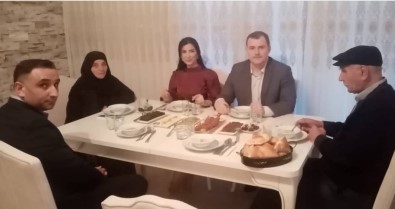Kaymakam Yilmazer  Sehit Ailesiyle Iftar Açti