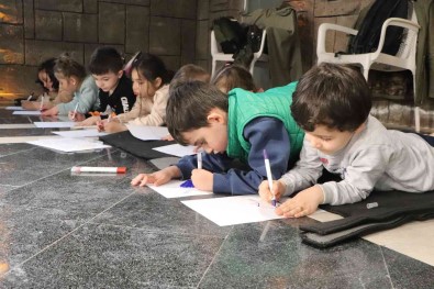 Minikler Resim Yaparak Ve Uçurma Uçurarak Doyasiya Eglendi