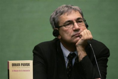 Orhan Pamuk İspanyollar'a sızlandı: Türkiye önce kendine barışı getirmeli