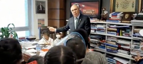 CHP'nin 23 Nisan temsili! Çocuklara dolar sorusu sordurdular!