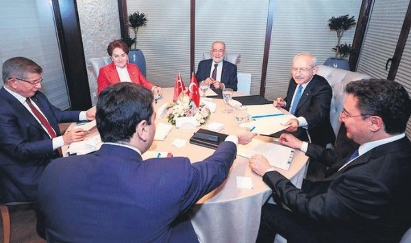 6'lı masa derinden sarsıldı! O sözler sonrası kriz çıktı! 3 lider birbirine küstü...