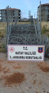 Hatay'da Otoyoldaki Tel Örgü Ve Demir Direkleri Çalan Süpheli Yakalandi