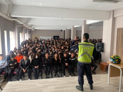 Jandarmadan Ögrencilere Güvenli Motosiklet Sürüs Egitimi