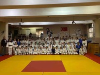 Salihli'de 250 Judocu Kemer Atladi Haberi