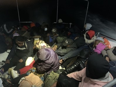 Türk Karasularina Itilen 37 Göçmen Kurtarildi