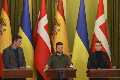 Zelenskiy Açiklamasi 'Önümüzde Gelecegi Belirleyecek Zor Günler Var'