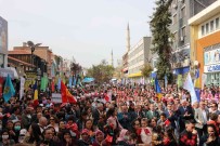 6 Ülkeden Türkiye'ye Gelen Çocuklarin Halk Oyunlari Coskuyla Izlendi