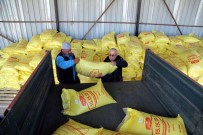 Ayçiçegi Üreticilerine Gübre Dagitiliyor