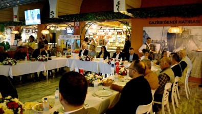 Baskan Çerçioglu'ndan Iftar Yemeginde, Baskan Ömer Günel'e Tam Destek