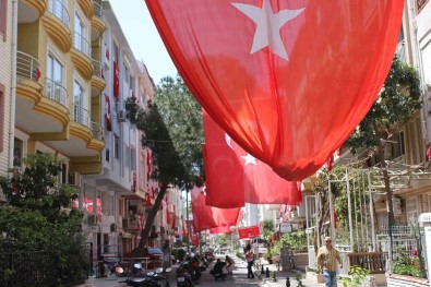 Marmaris'teki Bu Sokak Sekizinci Kez 23 Nisan Coskusuna Hazirlaniyor