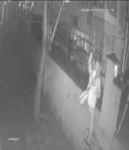 Okuldan Saz Çalan Hirsiz Kamerada