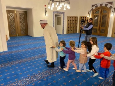 Teravih treni ile gönülleri fetheden imam Mahmut Eroğlu konuştu: Bu çocuklar 50 sene sonra teravih treninden bahsedecek