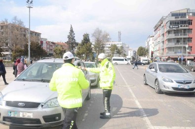 Usak'ta Aranan 75 Kisi Yakalandi