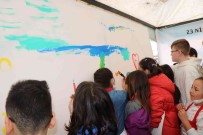 5 Ülkeden Gelen Çocuklar Barisin Resmini Çizdi