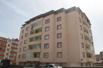 Apartmanin 6. Katindan Düsen Çocugu Vatandaslar Tuttu