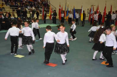 Bitlis'te 23 Nisan Ulusal Egemenlik Ve Çocuk Bayrami Kutlandi