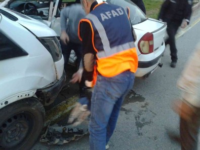 Bitlis'te Minibüs Ile Otomobil Çarpisti Açiklamasi 2 Yarali