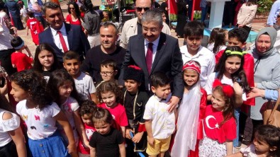 Çocuklar Vali Yilmaz'la Fotograf Çektirmek Için Yarisa Girdi
