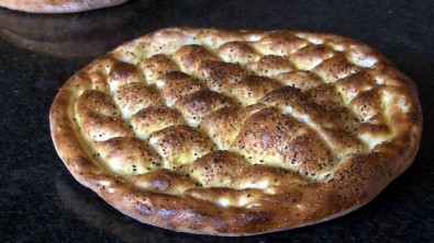 300 Dereceye Kadar Ulasan Sicaklikta Pisirdikleri Pidelerle Iftar Ve Sahur Sofralarini Süslüyorlar