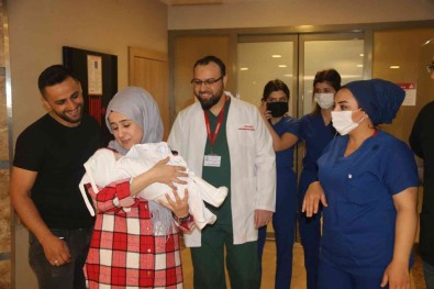 50 Bin Dogumda Bir Görülen Hastaligi Olan 5 Aylik Bebek, 7 Saatlik Operasyonla Sagligina Kavustu