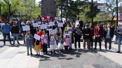 Afganistan'da Okul Ve Camiye Düzenlenen Bombali Saldiri Trabzon'da Protesto Edildi
