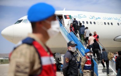 Afganistan uyruklu 227 düzensiz göçmen daha ülkelerine gönderildi!