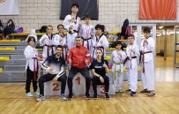 Ayvalikli Tekvandoculardan 23 Nisan Armagani