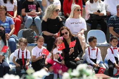 DEÜ'de 23 Nisan Büyük Coskuyla Kutlandi