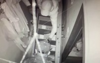 Duvari Delip Girdikleri Magazadan 450 Bin Liralik Ürün Çaldilar