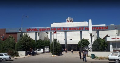 Kendisinden Ayrilmak Isteyen Kadini Çocuklarinin Gözü Önünde Biçakladi