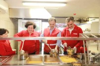 Kizilay Yapilan Bagisla Ihtiyaç Sahiplerine 50 Bin Kisilik Iftar Yemegi Dagitti