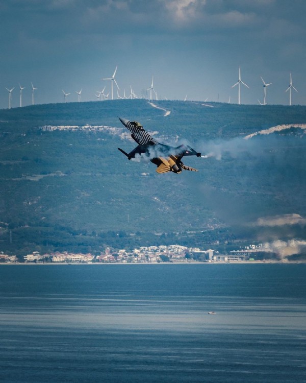 SOLOTÜRK 23 Nisan gösterisini Çanakkale'de yaptı!