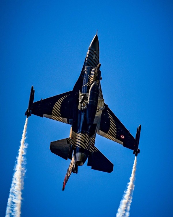 SOLOTÜRK 23 Nisan gösterisini Çanakkale'de yaptı!