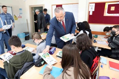 Baskan Kiliç'tan 1660 Ögrenciye LGS Deneme Kitabi