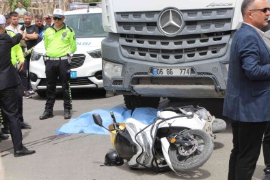 Hatay'da Kamyon Ile Çarpisan Motosiklet Sürücüsü Hayatini Kaybetti