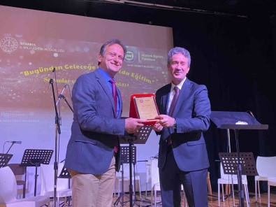 Istanbul Il Milli Egitim Müdürü Levent Yazici, 'Ögrenciyi Bütün Yönleriyle Gelistirmeyi Hedefliyoruz'