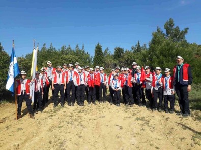 Izciler Sehitler Anisina Yürüdü