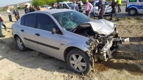 Samsun'da Otomobil Ile Traktör Çarpisti Açiklamasi 4 Yarali