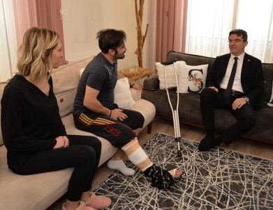 Vali Memis Minik Ceren Azra'yi Kurtaran 'Kahraman Baba'yi Ziyaret Etti