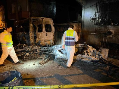 Bursa'da 2 Kisinin Öldügü Uçak Kazasinda Kaza Kirim Ekibinin Incelemesinin Ardindan Enkaz Sokaktan Kaldirildi