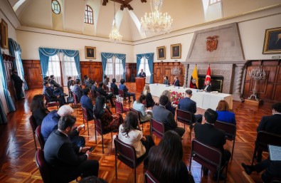 Disisleri Bakani Çavusoglu, Ekvador Disisleri Bakanligi Diplomasi Akademisine Hitap Etti