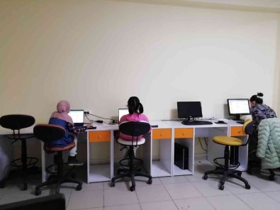 Edremit BILSEM'in Ortak Oldugu 'Codingwith Scratch' Etwinning Projesiyle Çocuklar Kodlama Ögreniyor