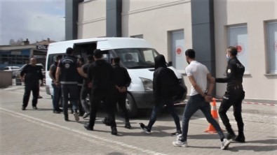 Erzincan'da Göçmen Kaçakçisi 7 Kisi Tutuklandi