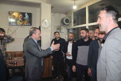 MHP Il Baskani Karatas Iftar Sonrasi Sükrü Pasa'da Esnaf Ve Vatandaslarla Bir Araya Geldi