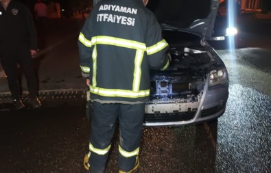 Seyir Halindeki Otomobil Alev Alarak Yandi