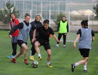 Sivasspor Kadin Futbol Takimi, Kayserispor Maçina Iddiali Hazirlaniyor Haberi