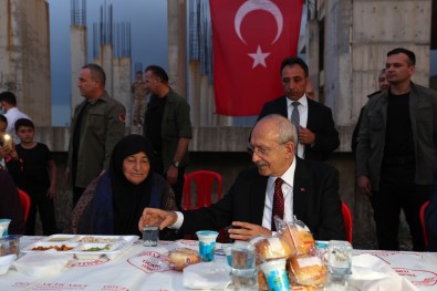 CHP Lideri Kemal Kiliçdaroglu, Ankara'da Iftar Yemegine Katildi