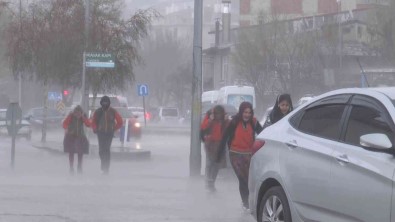 Erzurum'da Dolu Ve Saganak Yagis Etkili Oldu